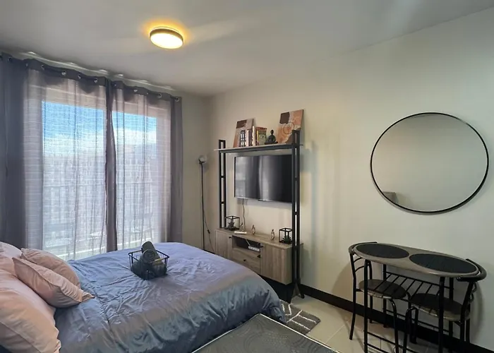 Cozy With Pool & Balcony Near Mactan Airport